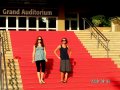 Z siostr? na czerwonym dywanie w Cannes( ja to w tej niebieskiej bluzce).